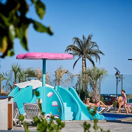 Sea N Pools דירה *